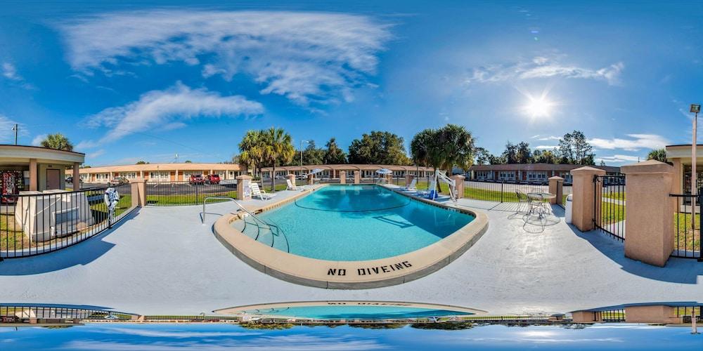 Econo Lodge Кристъл Ривър Екстериор снимка