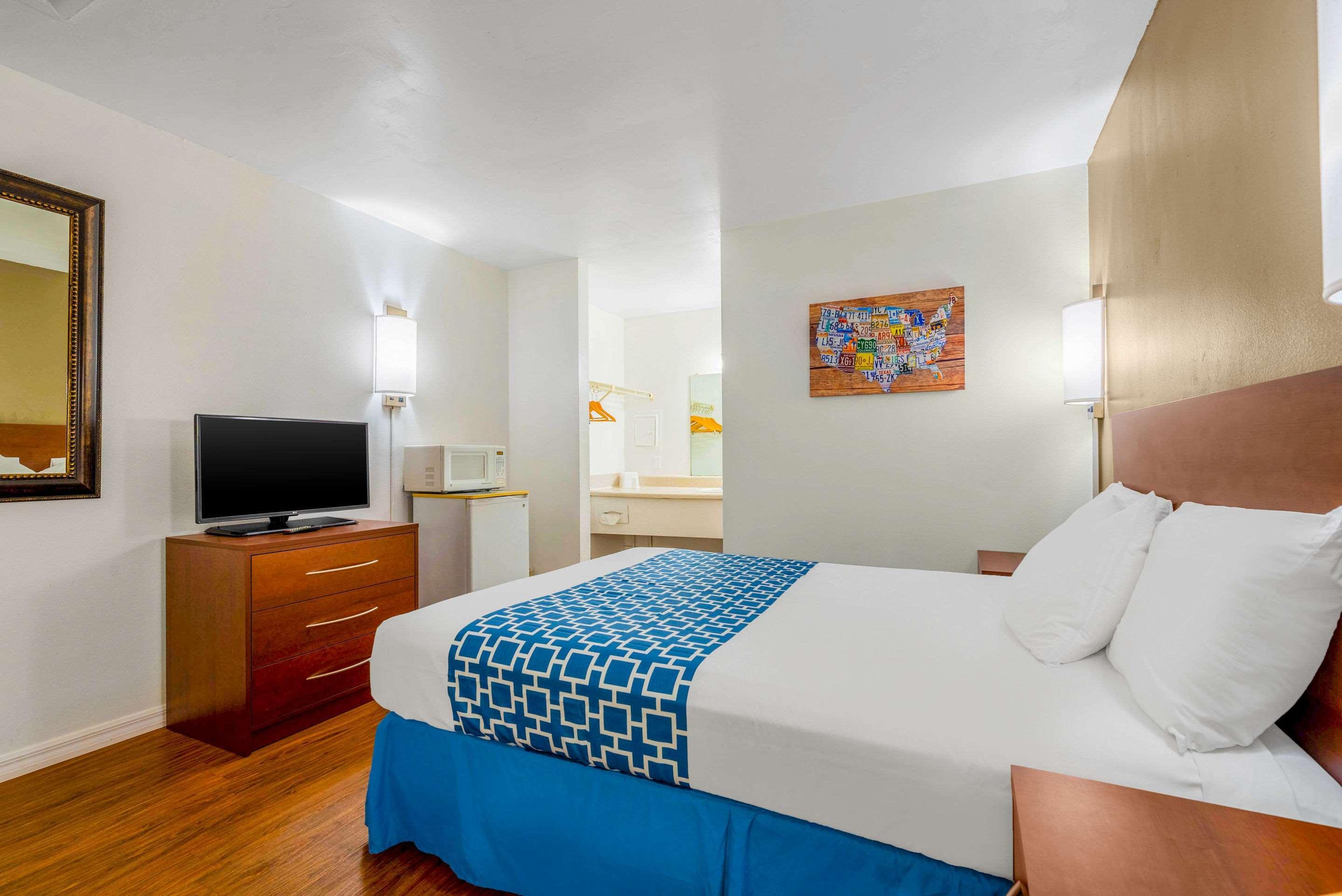Econo Lodge Кристъл Ривър Екстериор снимка