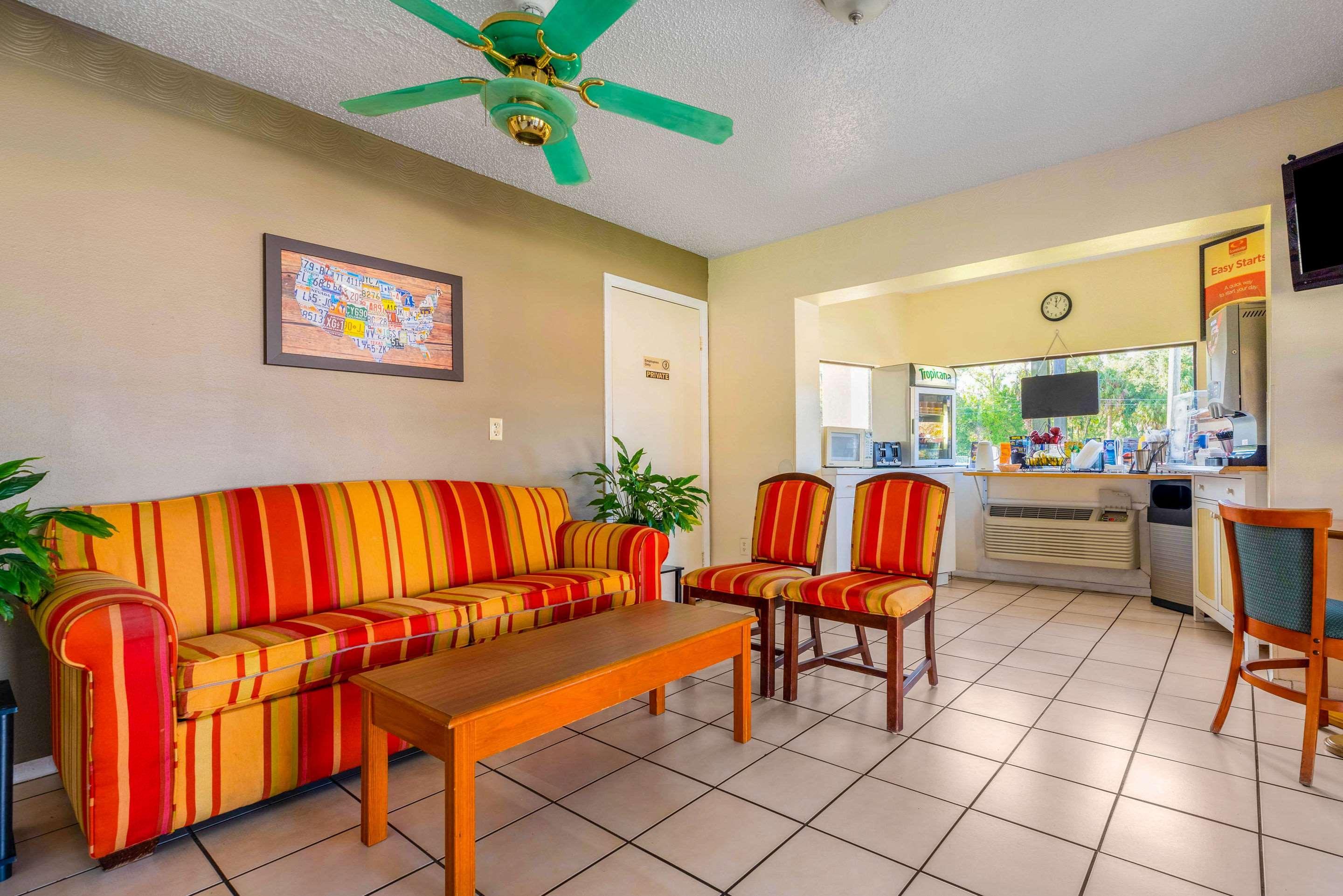 Econo Lodge Кристъл Ривър Екстериор снимка