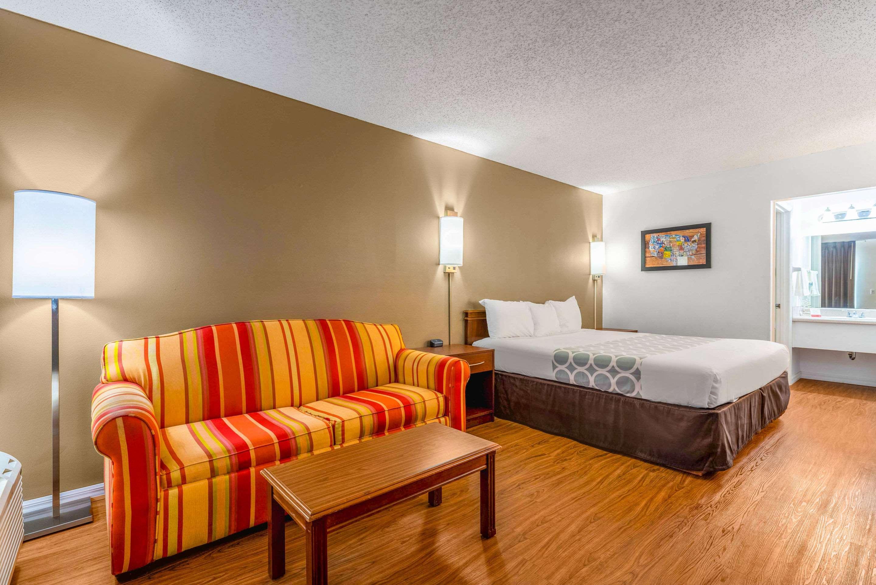 Econo Lodge Кристъл Ривър Екстериор снимка