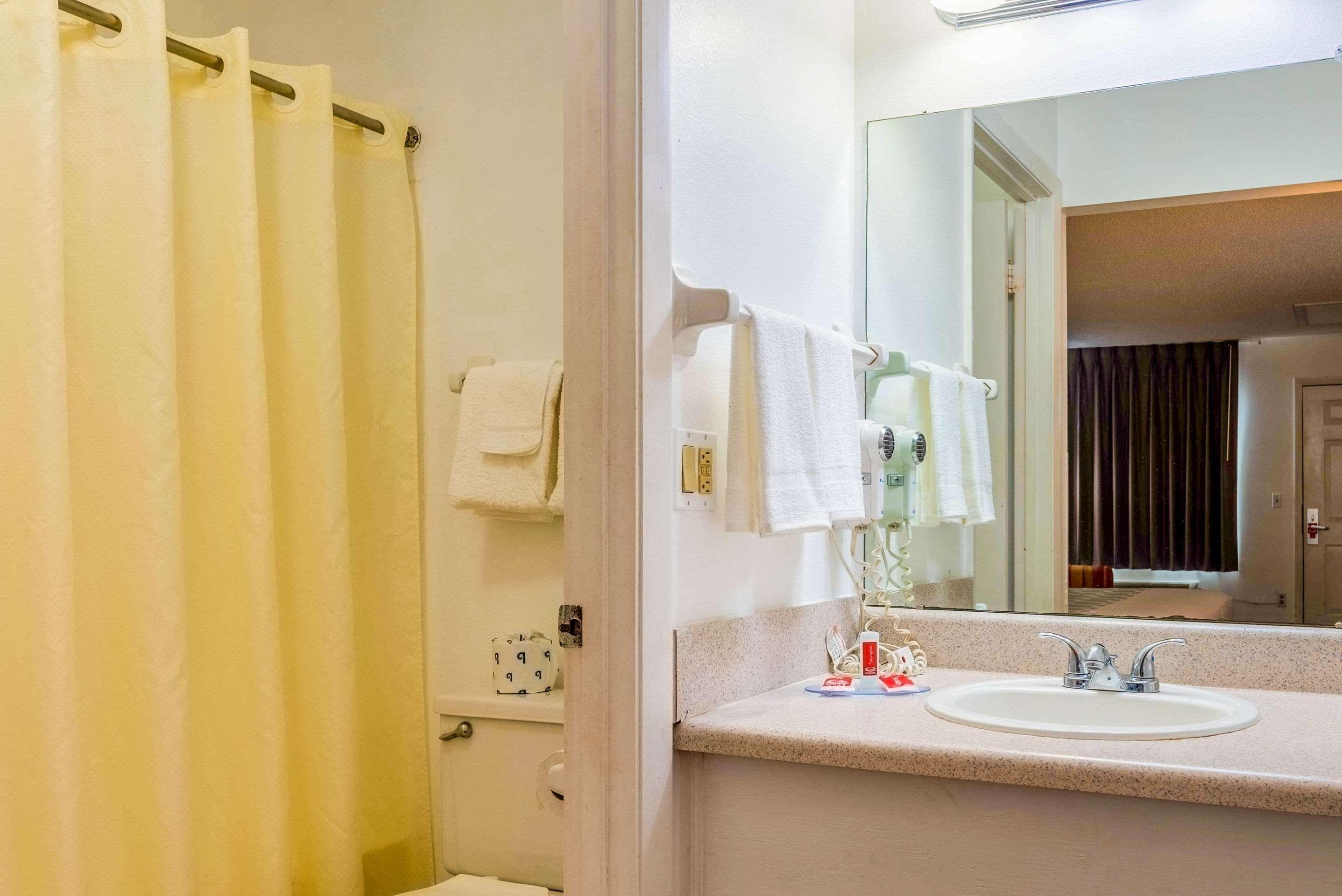 Econo Lodge Кристъл Ривър Екстериор снимка