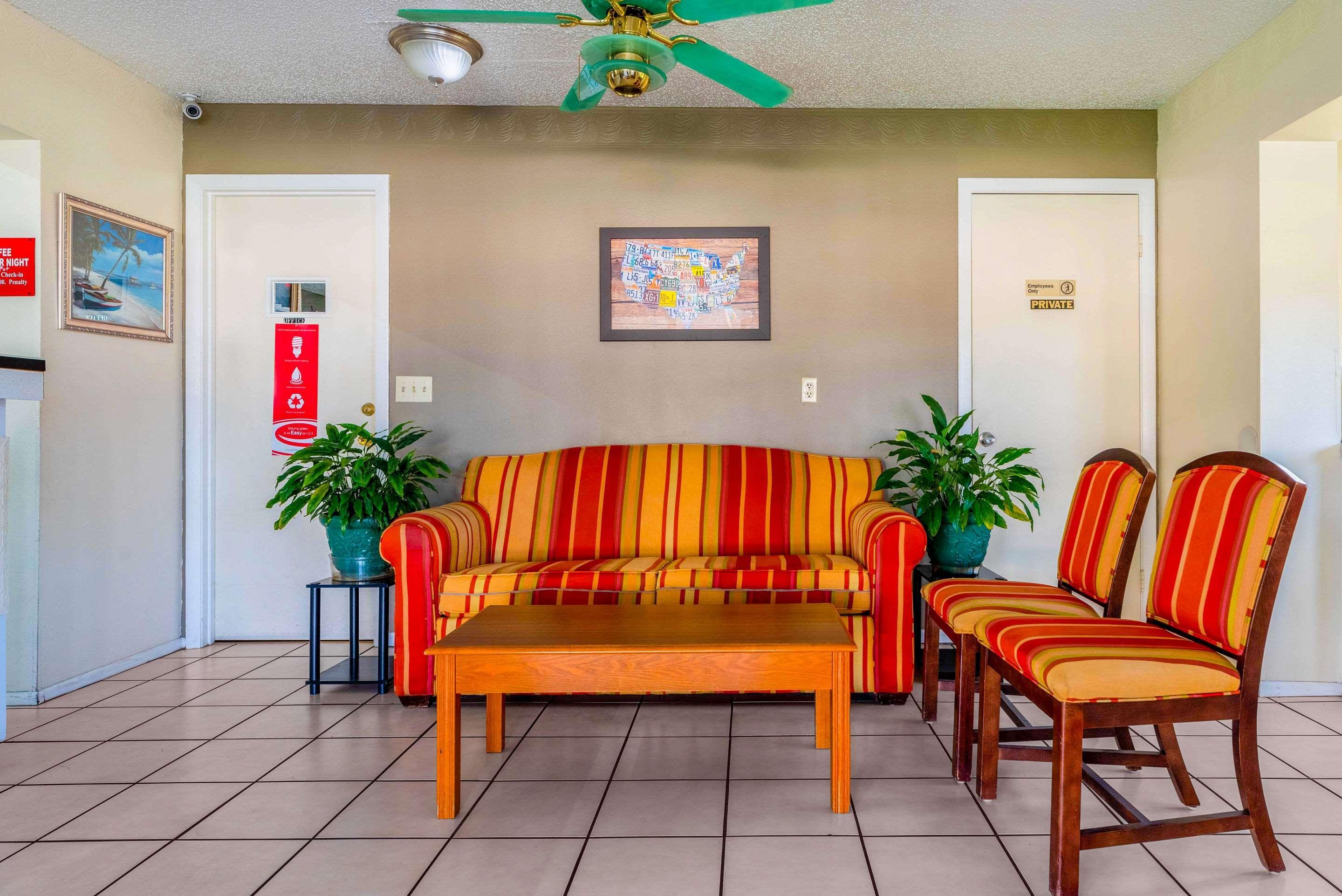Econo Lodge Кристъл Ривър Екстериор снимка