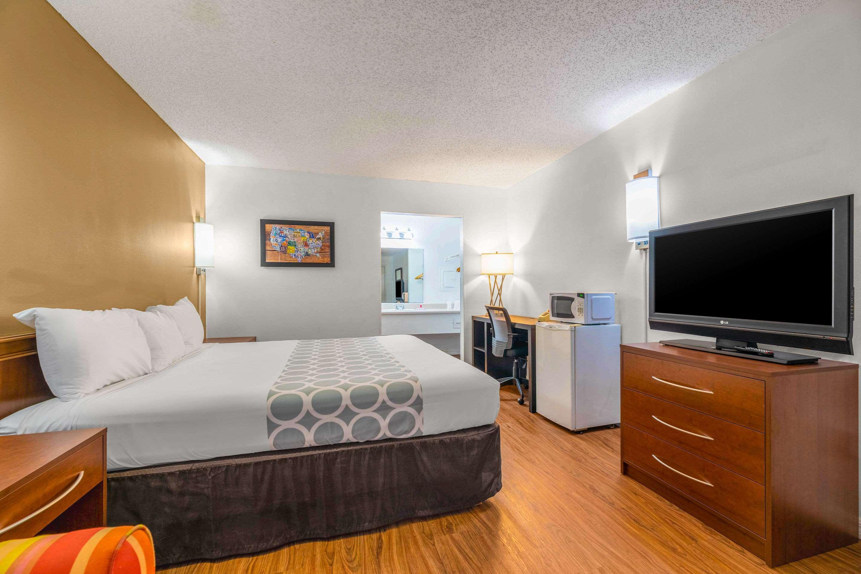 Econo Lodge Кристъл Ривър Екстериор снимка