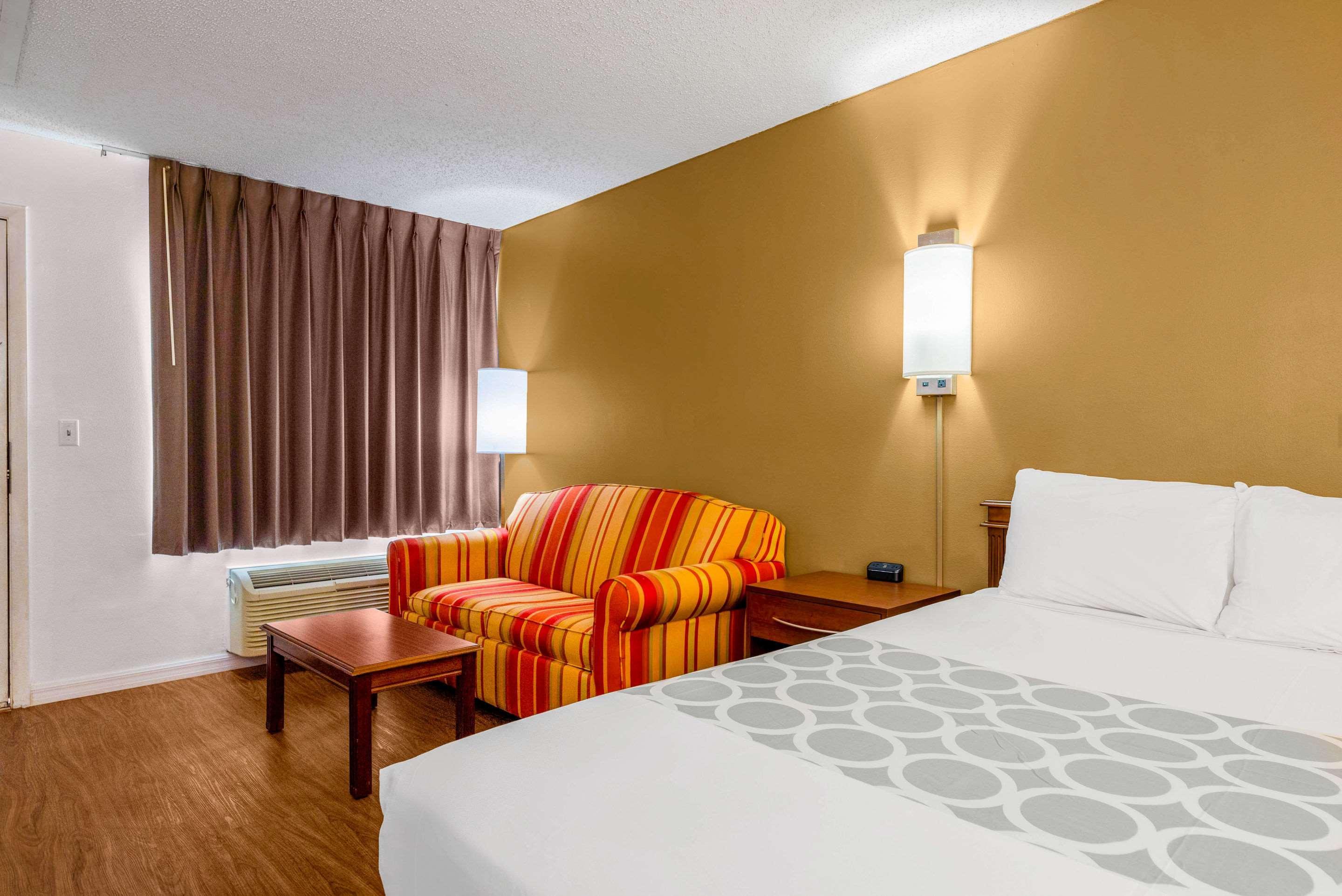 Econo Lodge Кристъл Ривър Екстериор снимка