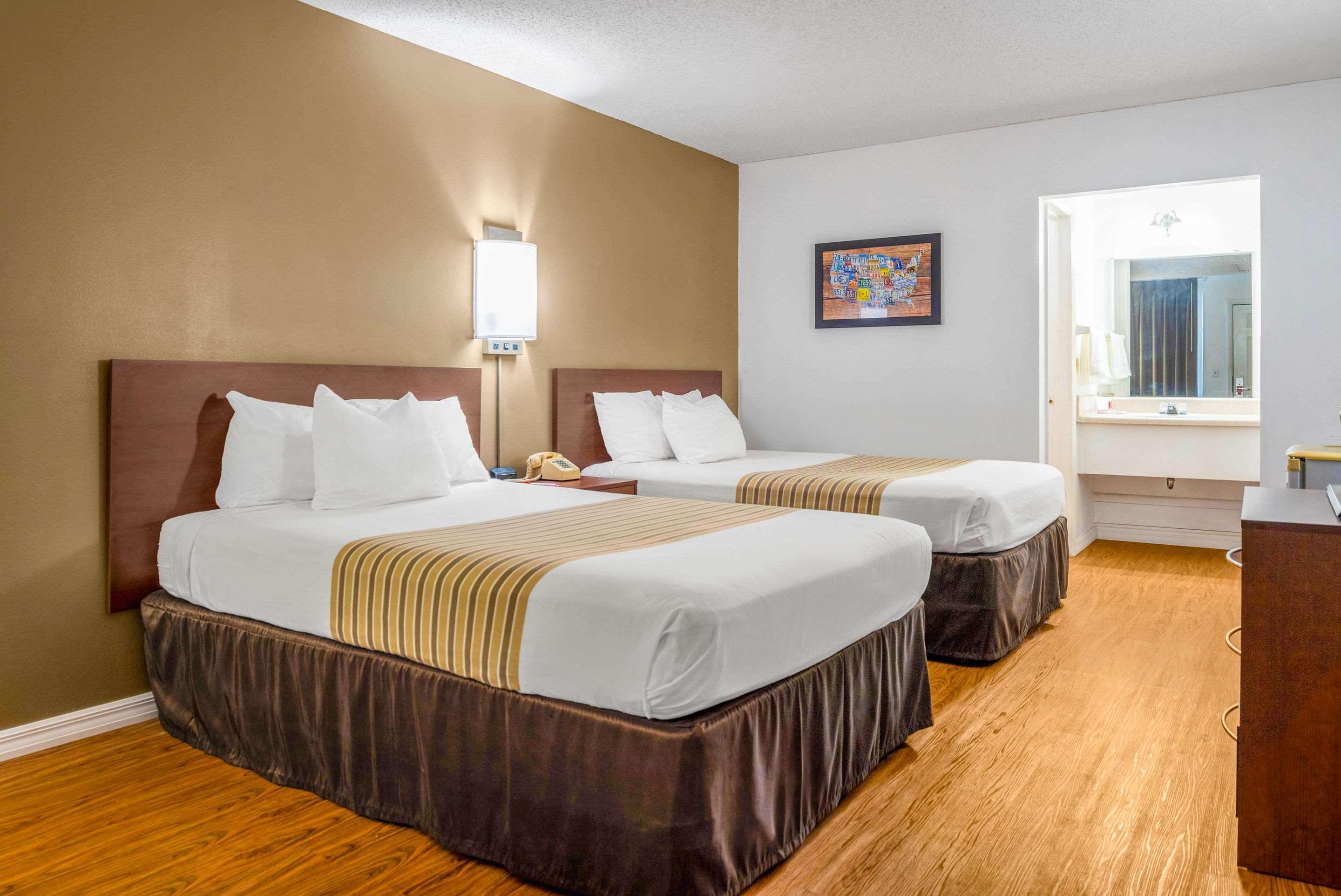 Econo Lodge Кристъл Ривър Екстериор снимка