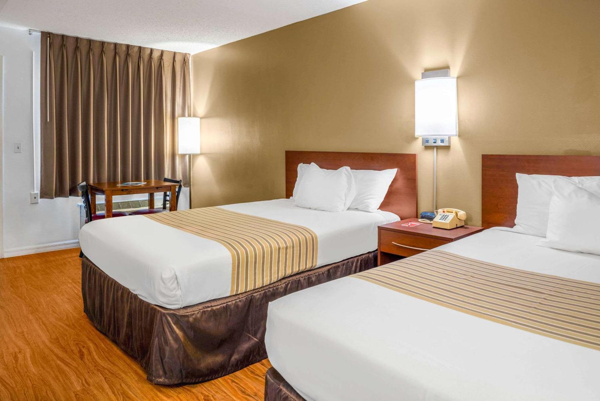 Econo Lodge Кристъл Ривър Екстериор снимка