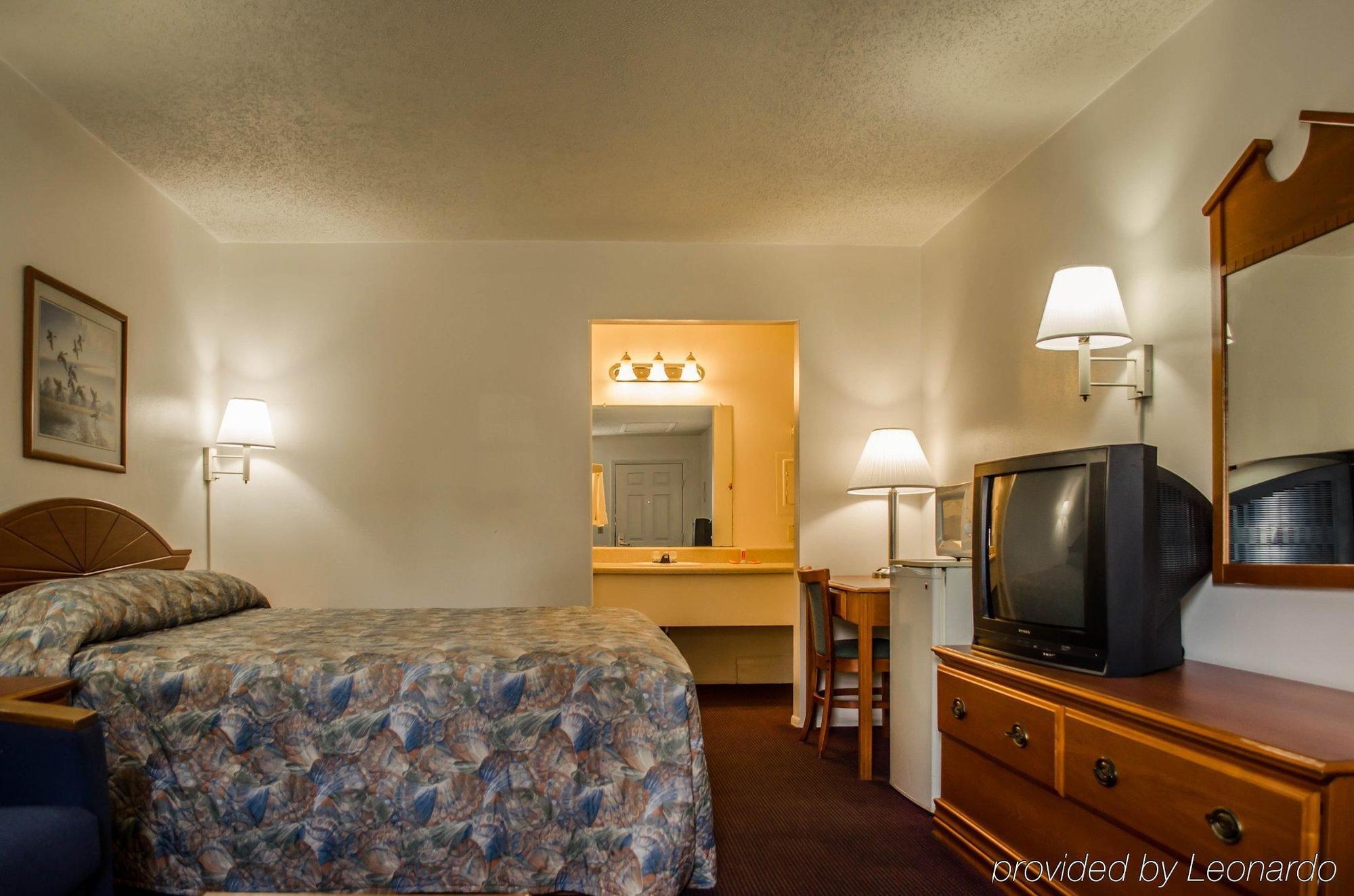 Econo Lodge Кристъл Ривър Екстериор снимка